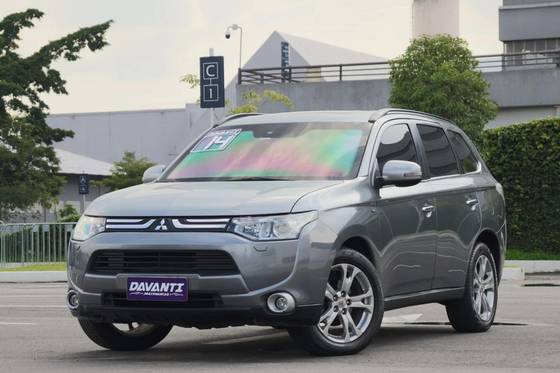 MITSUBISHI OUTLANDER 3.0 GT 4X4 V6 24V GASOLINA 4P AUTOMÁTICO